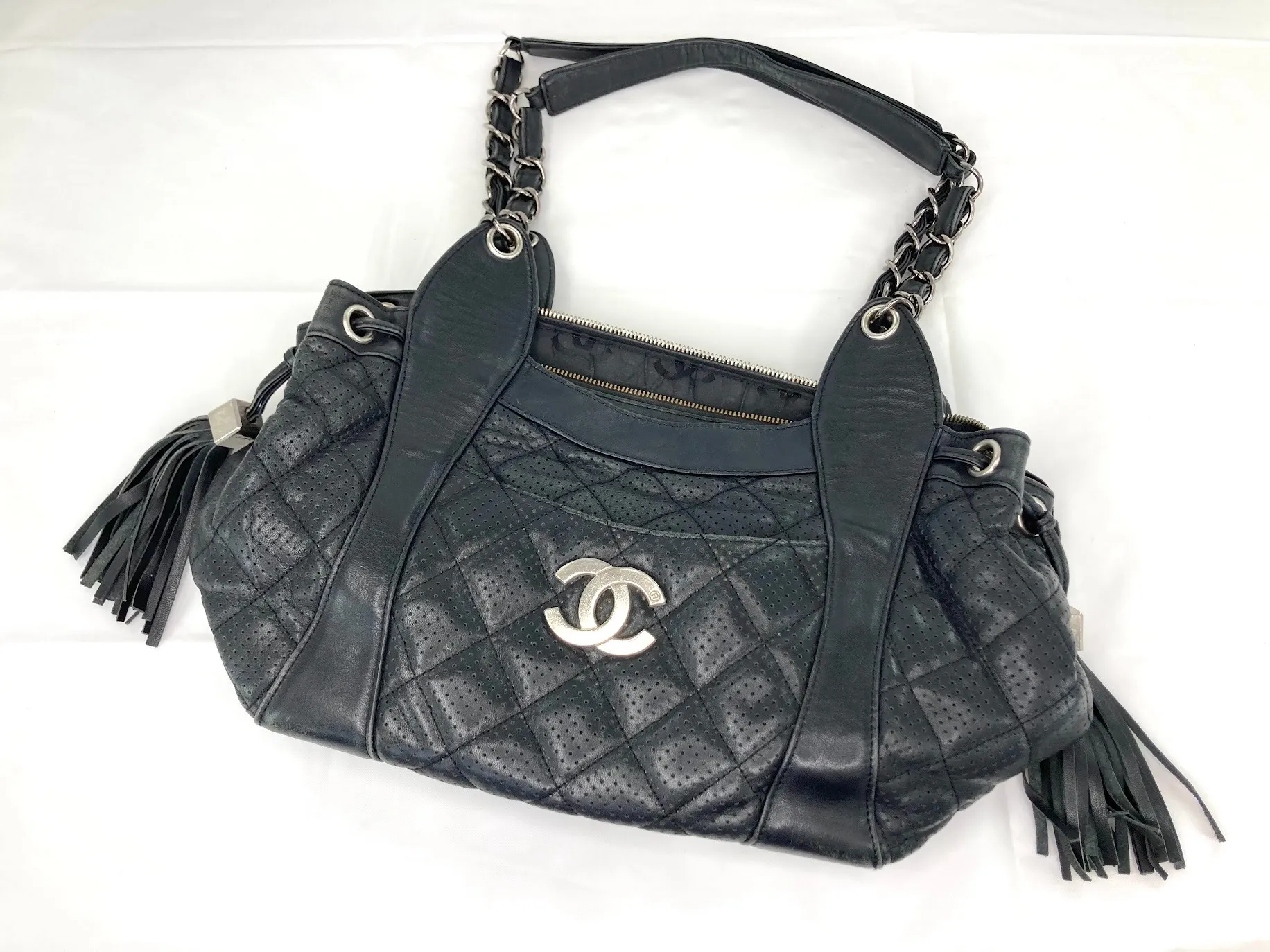 CHANEL／シャネル　ココマーク　パンチングレザー ショルダーバッグ　修理実績【レボラボ】